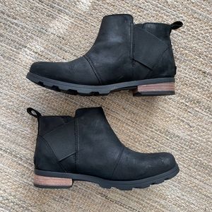 Sorel Emelie Chelsea Boot // Women’s 10.5